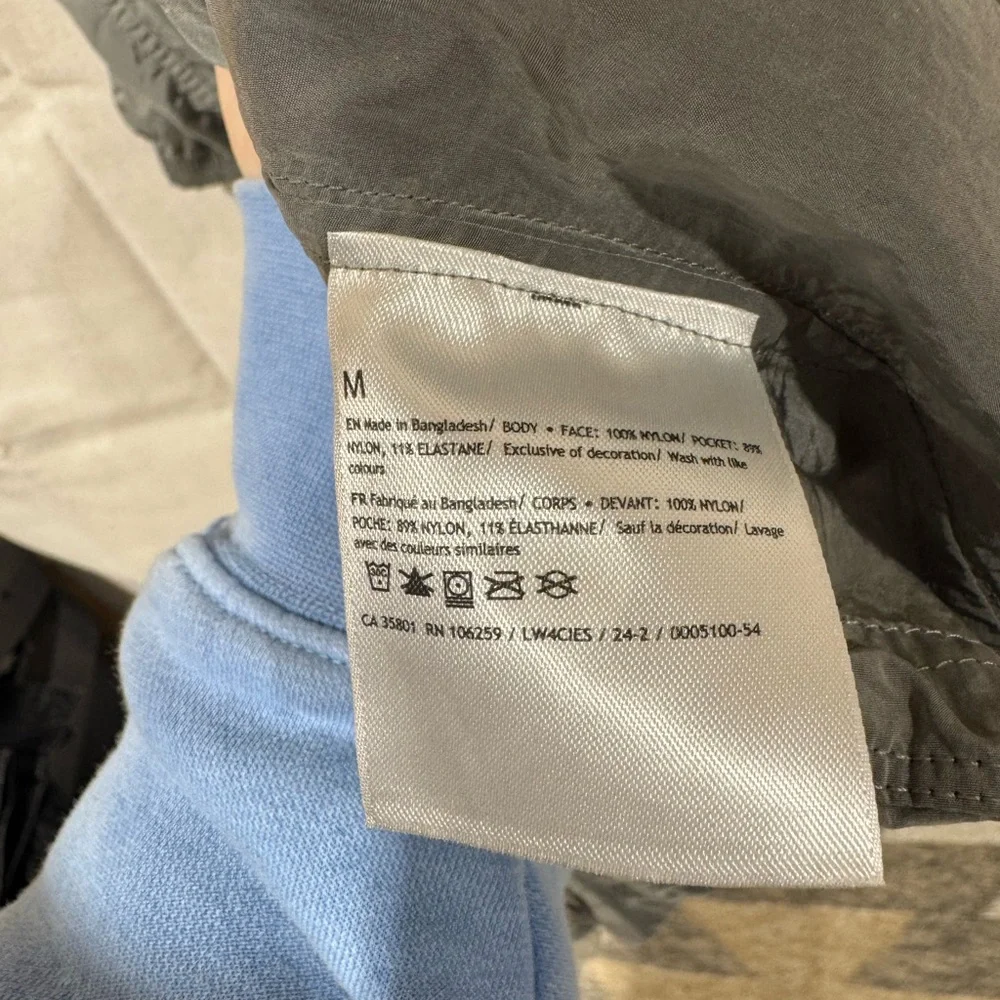 lululemon athletica Gray Utility Rain Jacket Lightweight Relaxed Fit NWOT - Picture 14 of 14
